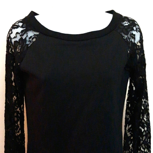Uniforme Tops - Black fleece with floral lace